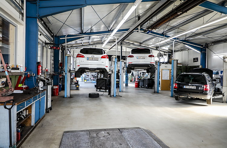 https://www.aha-autoservice.de/fileadmin/user_upload/werkstattkunden/MH/aha/slider_2019/AHA_Engstingen_L1354_300dpi_750.jpg